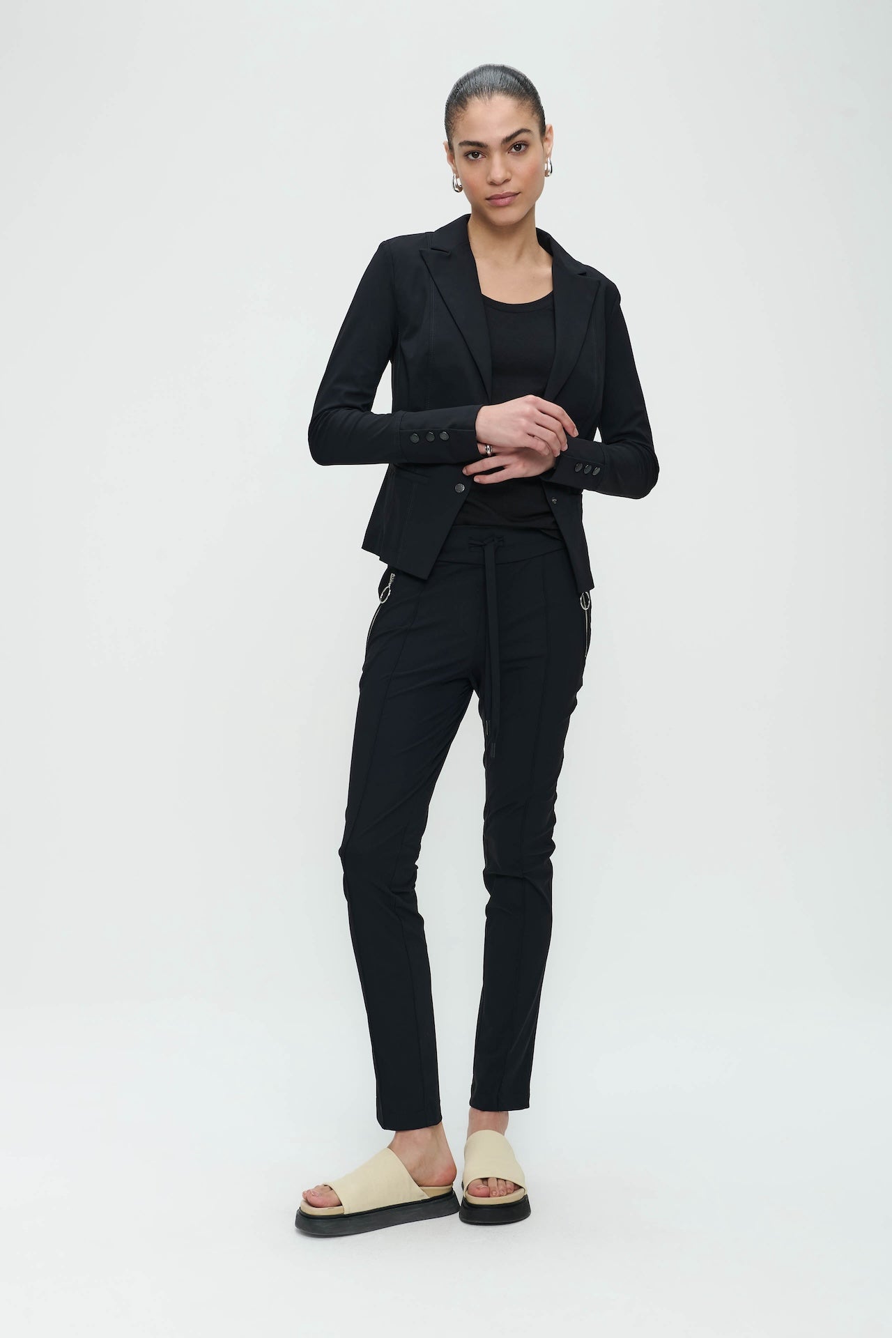 Pantalone Emma gamba dritta fit Jersey tecnico Pantalone Emma gamba dritta fit Jersey tecnico | Nero