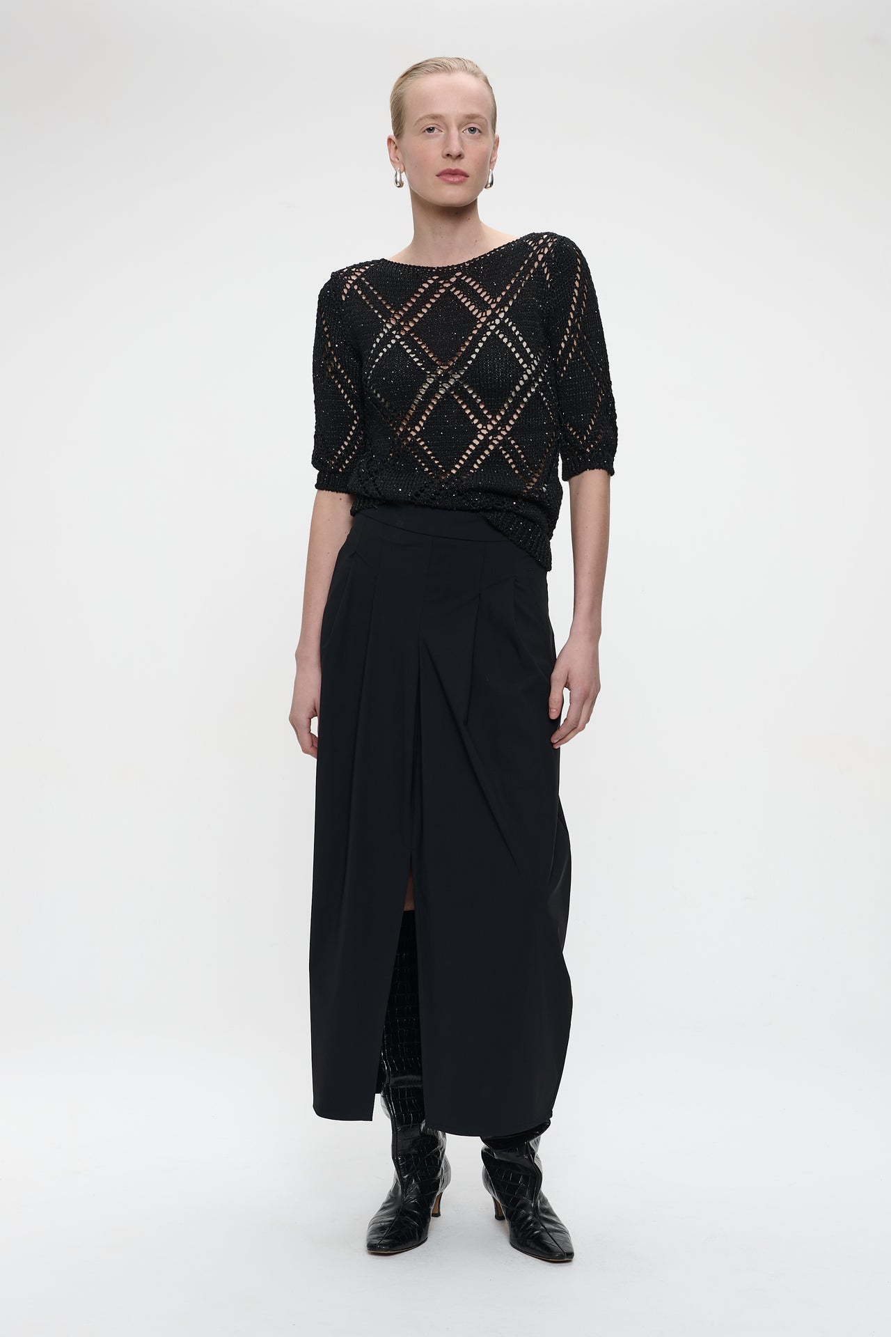 Openwork top with sequins 9040 Openwork top with sequins 9040 | Black