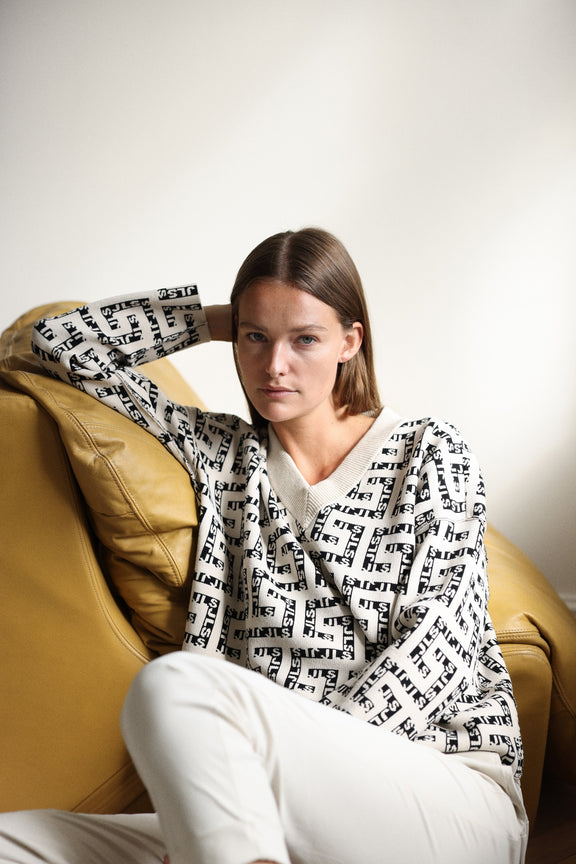 Baker logo pullover | White Black