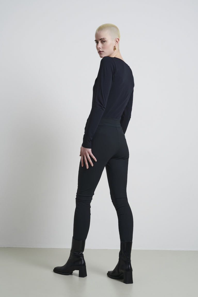 T-shirt con collo a R, facile da indossare, cotone organico | Blu