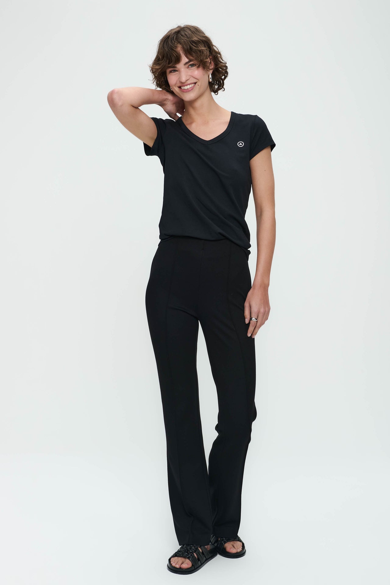 T-shirt con scollo a V, facile da indossare, cotone biologico | Nero