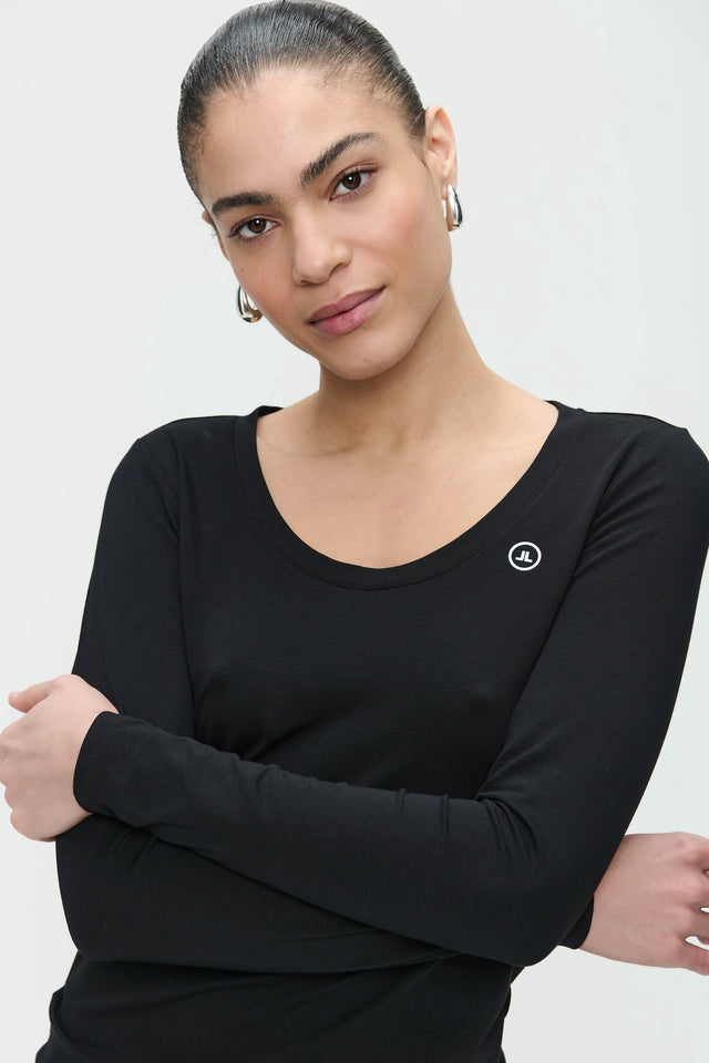 T-shirt con collo a R, facile da indossare, cotone organico | Nero