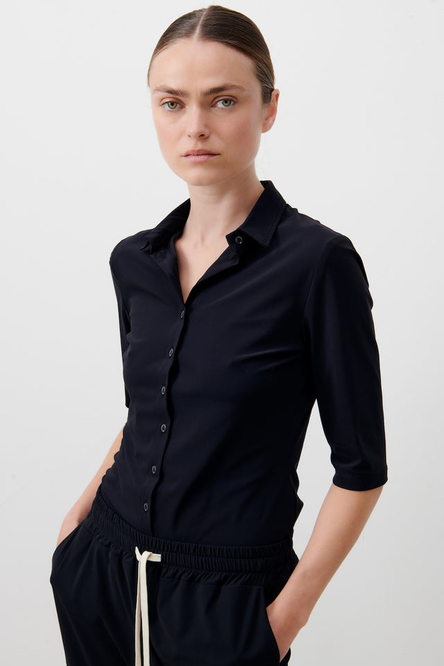 Kikkie Blouse Technical Jersey | Black
