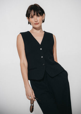 Colette back details gilet | Black