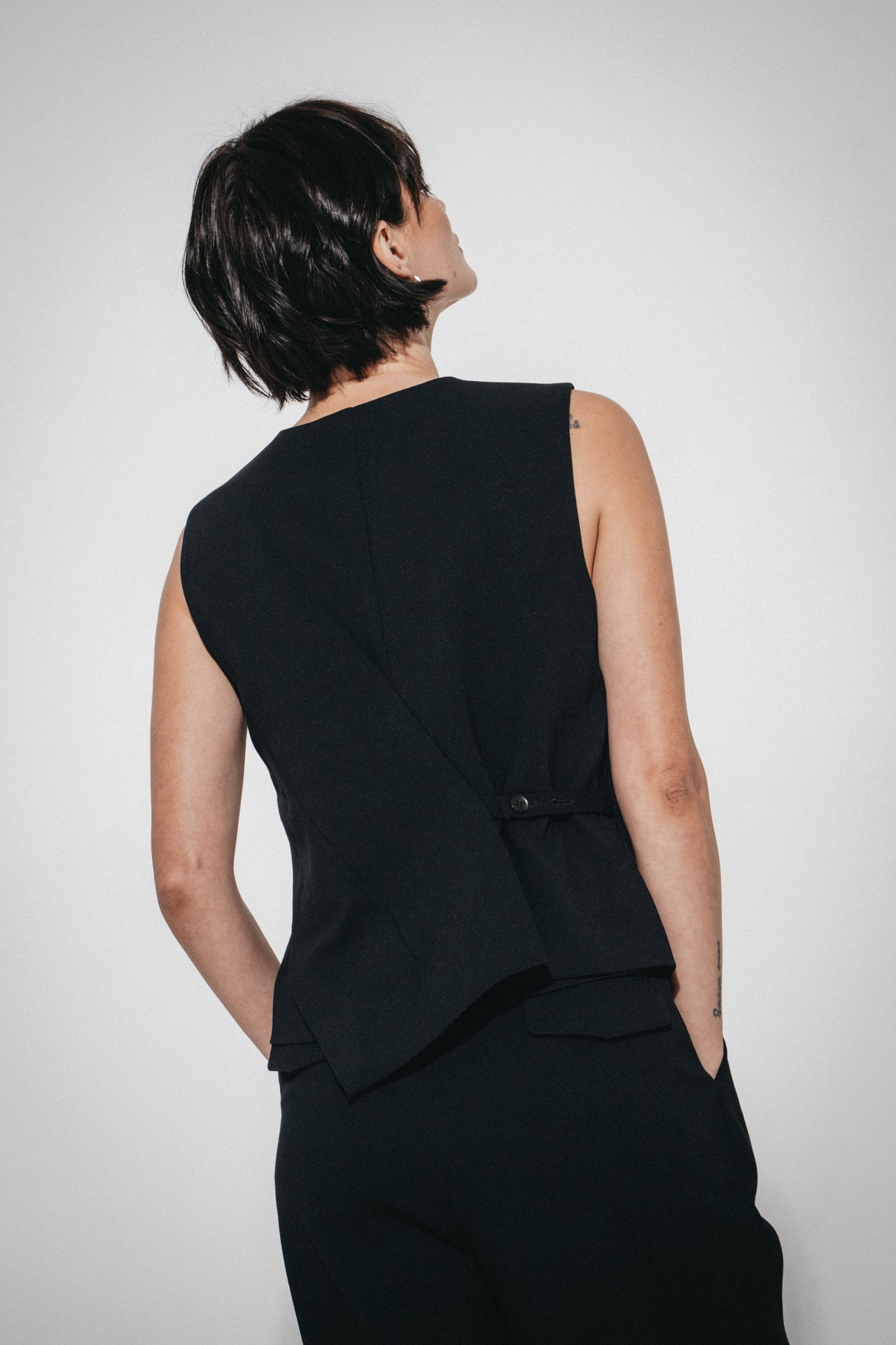 Colette back details gilet | Black
